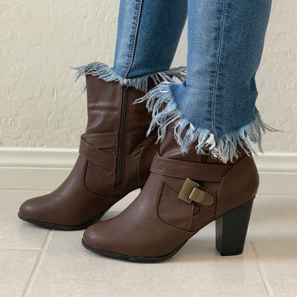 NIB Brown Thick Heel Buckle Metal Detail Boots - Picture 5 of 8
